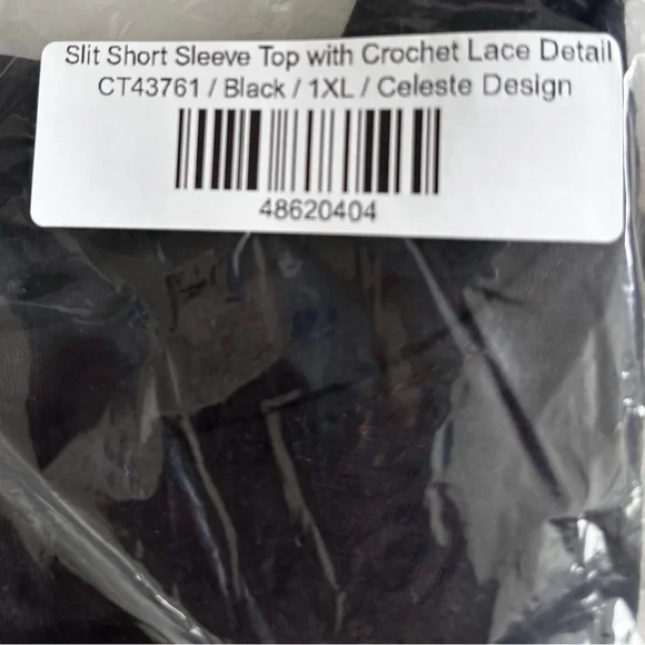 NWT Short Tulip Sleeve Floral Print V-Neck
Satin Top 1X Black/White - Picture 12 of 12